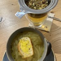 Zwiebelsuppe und Gin Lofer Tee  at Green Leaf Cafe in Erding