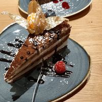 Züricher Buchweizentorte (oben), Tiramisu Torte (unten) at Green Leaf Cafe in Erding