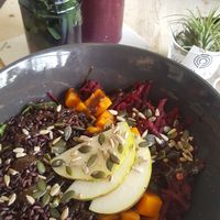 Aussie salad bowl, moroccan nights tea, german style acai smoothie at Greentrees The Juicery - Lorettostrasse in Dusseldorf