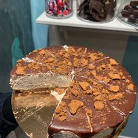 Cheesecake of lotus and double layers of chocolate. at Alice in Wonder Pie in Santiago De Compostela