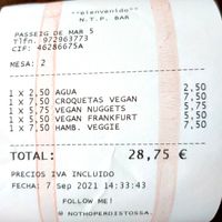 1/2 Lt water, 4 small croquettes the same price of burger? 😅 at No T'ho Perdis in Tossa De Mar