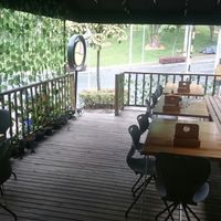 Cosy terrasse at Roll'up Sushi Burrito in Medellin