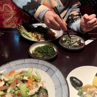 Miso-Udon noodles, spinach with sesame paste, wakame salad, sushi selection and 8 Schätze Buddhas with rice #Veganuary at Shanghai Tan in Vienna