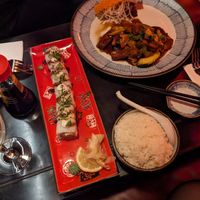 Crispy Kingoyster Uramaki & Teriyaki Tofu at Shanghai Tan in Vienna