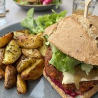 Burger at Totum Cantine Bio in Nantes