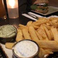 Pommes mit basilikum mayo und aioli at Peter Pane in Flensburg