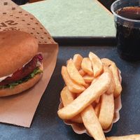 burger, chips and swing cola at Swing Kitchen - Josefstadt in Vienna