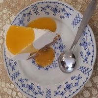 raw vegan mango cheesecake at World Food Barn in Paris