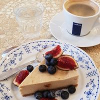 Raw cheesecake at World Food Barn in Paris