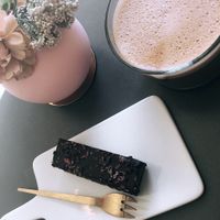 Chocolate cake + womb at Oslo Raw - Adamstuen Torg in Oslo