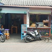 street front at Khun Kae's Juice Bar in Chiang Mai