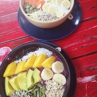 One chocolate and one blueberry 🍫🍓 at Khun Kae's Juice Bar in Chiang Mai