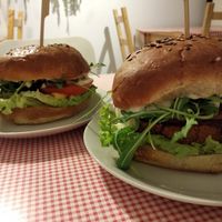 Jamie and tofu burger. Yum! at Wegeneracja in Grodzisk Mazowiecki