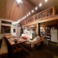 Super cozy. You can sit upstairs and downstairs. We were there on an empty day, but were told it can be more crowded in spring time. at La Cabane a Tuque in Mont-tremblant