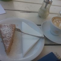 Karottenkuchen vegan at Veganistro in Miesbach