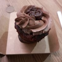 Chocolate muffin at Chök in Barcelona