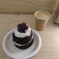 Americano and Selva negra - choclate cake with cream and cherry sauce at Chök in Barcelona