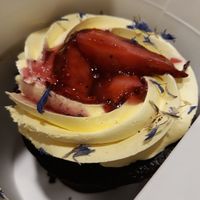 Strawberry mango muffin at Chök in Barcelona