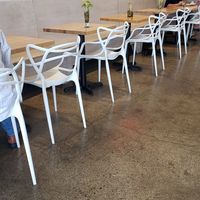 Nice indoor and outdoor dining at Vibe Organic Kitchen & Juice in Newport Beach