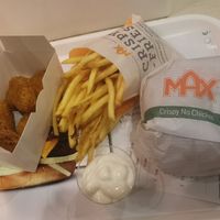 Menu Crispy No Chicken (burgers, frites et boisson) et Nuggets plant-based at ARN - Max - T5 in Stockholm