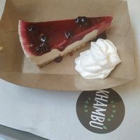 Tarta de queso con arandanos at Khambú Quart in Valencia
