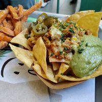 Indian spiced nachos and perfect sweet potato fries at Khambú Quart in Valencia