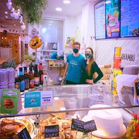 Tienen unas tartas deliciosas at Khambú Quart in Valencia