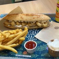 “Squid” sandwich with garlic aioli and fries on the side #Veganuary at Khambú Quart in Valencia