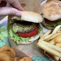 Maya burger no cheese with guacamole   at Khambú Quart in Valencia