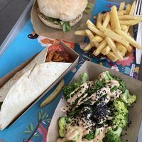 Wrap, broccoli, beyond burger, fries  at Khambú Quart in Valencia