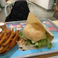 Vegan burger 🌱  at Khambú Quart in Valencia