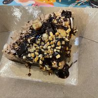 Almond crumble  at Khambú Quart in Valencia