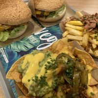 Indiana burger, chori burger, nachos and taboo fries #Veganuary at Khambú Quart in Valencia