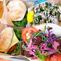 Quinoa burger, Vchicken burger, broccoli, pink falafel at Khambú Quart in Valencia