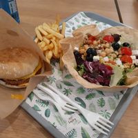 Burger, fries and Greek salad at Khambú Quart in Valencia