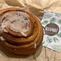 Cinnamon roll    at Khambú Quart in Valencia