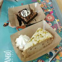 Delicious cakes at Khambú Quart in Valencia