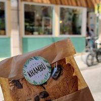 Vegan and gluten-free cookie  at Khambú Quart in Valencia