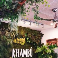 Decoració del local at Khambú Quart in Valencia