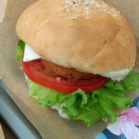 Hawaii burger at Khambú Quart in Valencia