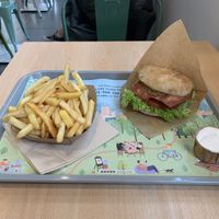 Classic Burger and Friess  at Khambú Quart in Valencia