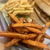 Patatas y boniato fritos  at Khambú Quart in Valencia