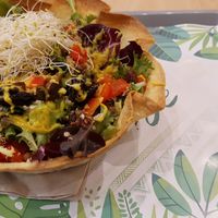 Ensalada completa at Khambú Quart in Valencia