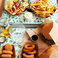 Nachos, fries, veg curry sauce, barbecue sauce, onion rings, nuggets, Hamburguesa Khambú and Hamburguesa Mexicana. Everything was delicious! at Khambú Quart in Valencia
