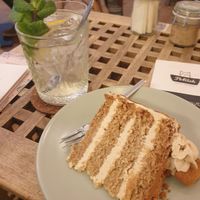 'Lotus'-cake and homemade lemonade at Pelíšek in Brno