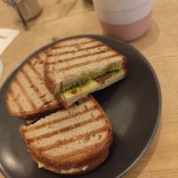 Vegan cheese-pesto-dried tomato sandwich and chai latte with oat milk at Pelíšek in Brno