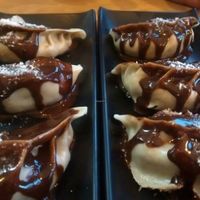 Momos vegan (coco and chocolate) at Mo Mo - Saint-Gilles in Brussels