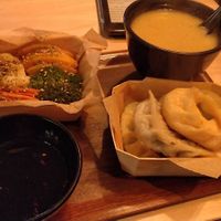 Momo, sauce, veggies, soup. #Veganuary at Mo Mo - Saint-Gilles in Brussels