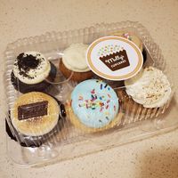 Vegan and non vegan cupcakes! at Molly's Cupcakes in Des Moines