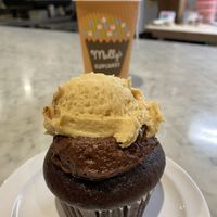 🌱🍫🍫 🥜🧈🧁  at Molly's Cupcakes in Des Moines